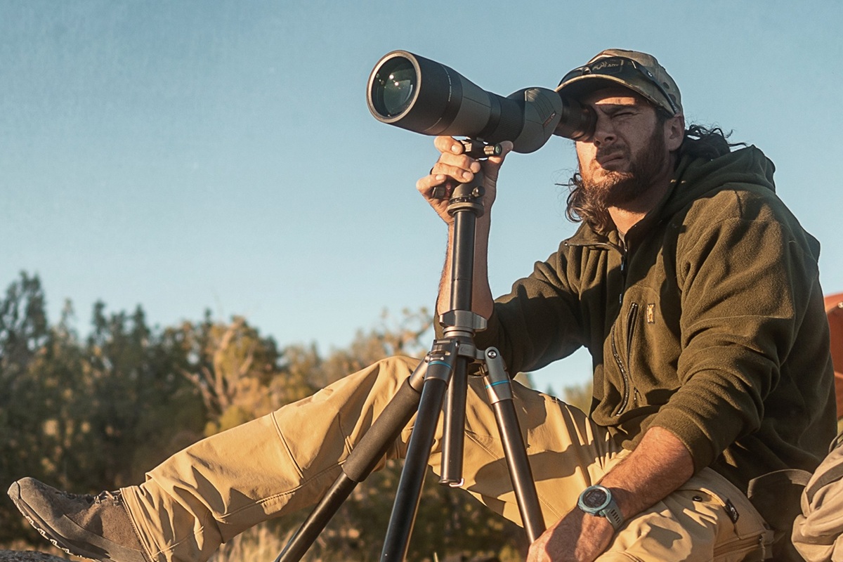 Athlon Ares G2 UHD 15–45x65: наблюдения сидя Полевые наблюдения через зрительную трубу Athlon Ares G2 UHD 15–45x65 с прямым окуляром