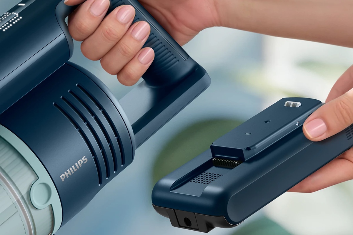 Съемный аккумулятор беспроводного пылесоса Philips XC5244/10 синего цвета – удобство зарядки и обслуживания устройства